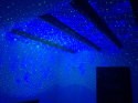 PROJEKTOR LED RGB BLUETOOTH Z WBUDOWANYM GŁOŚNIKIEM I SENSOREM DŹWIĘKU STEROWANY PILOTEM