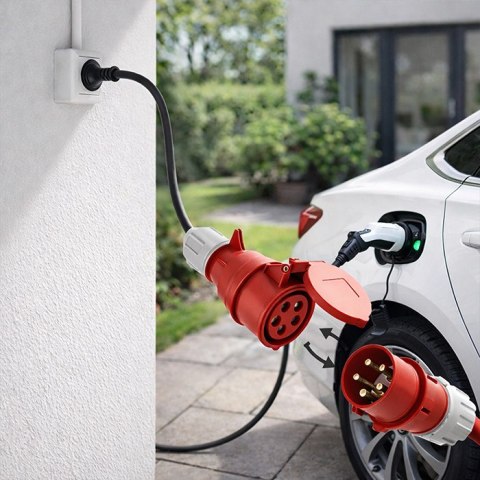 Qoltec Adapter siłowy | gniazdo CEE 32A 5P 400V na SCHUKO 230V | max 16A | 3.5 kW
