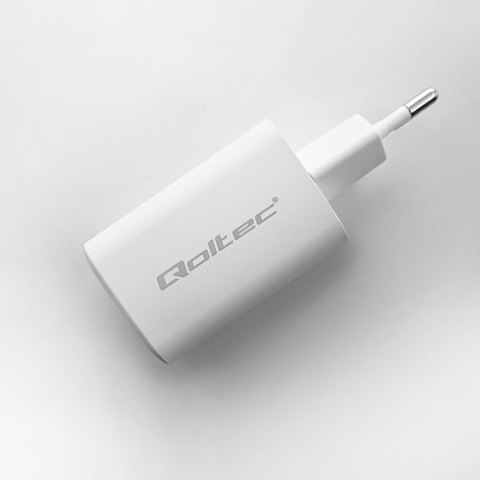 Qoltec Ładowarka sieciowa 65W GaN ULTRA | 5-20V | 2.25-3.25A | 1xUSB typ C PD | 1x USB QC 3.0 | Biała